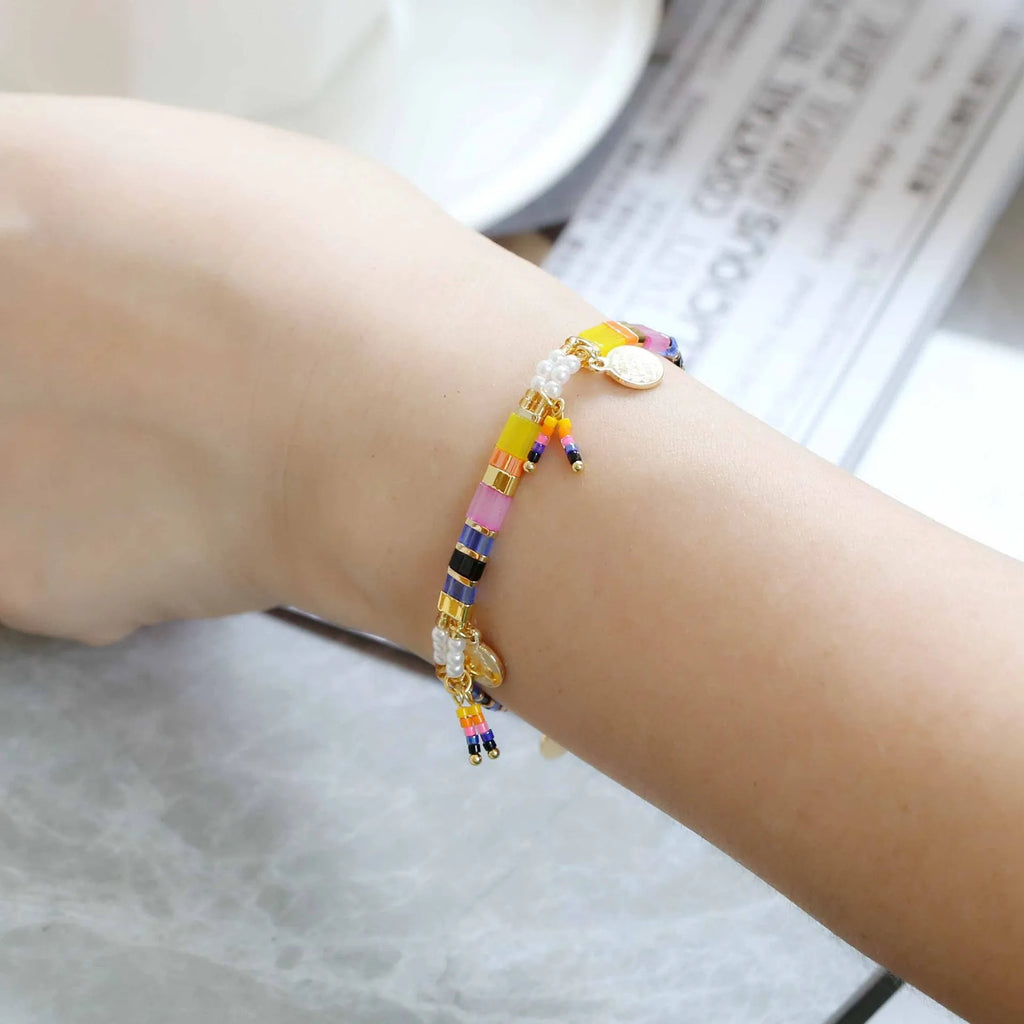 Women's handmade imitation pearl beaded bracelet in European/American style with glass coloured beads