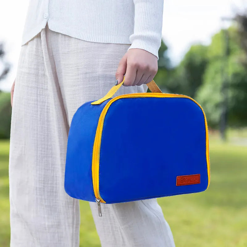 Insulated lunch box bag in textured cloth with large capacity for picnic meals
