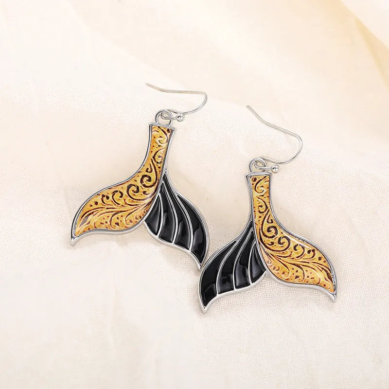 Women's retro style fishtail earrings with whale design in white gold colour