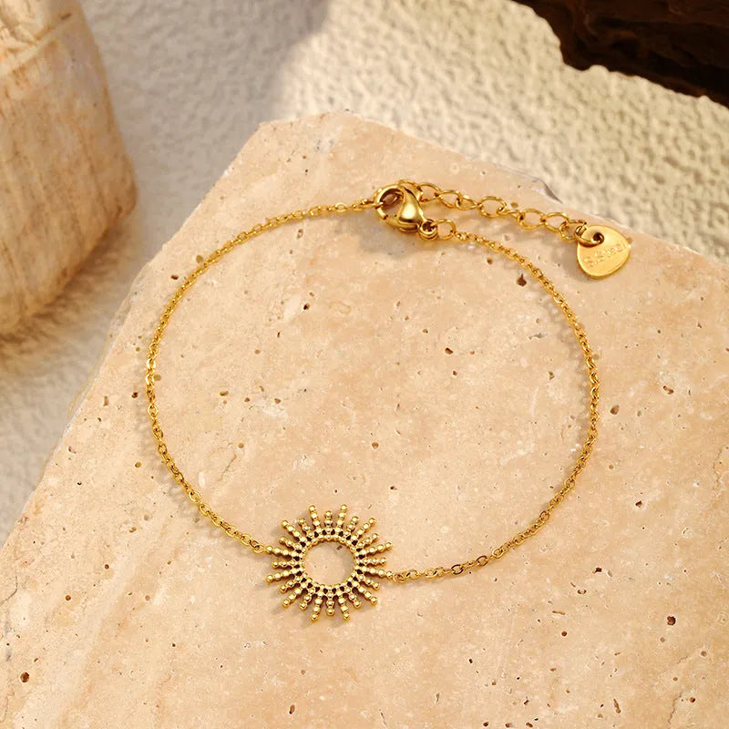 Gold geometric necklace and bracelet jewellery set with chain elements and Y-shaped pendant