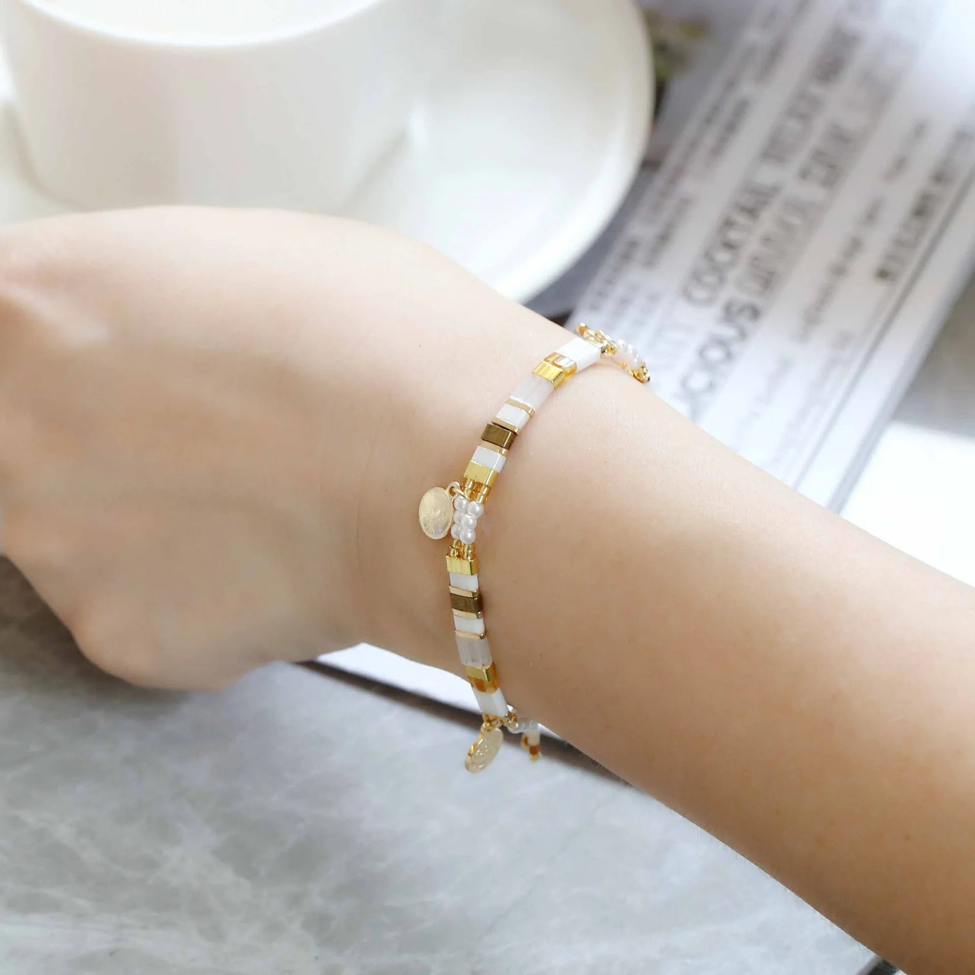 Women's handmade imitation pearl beaded bracelet in European/American style with glass coloured beads