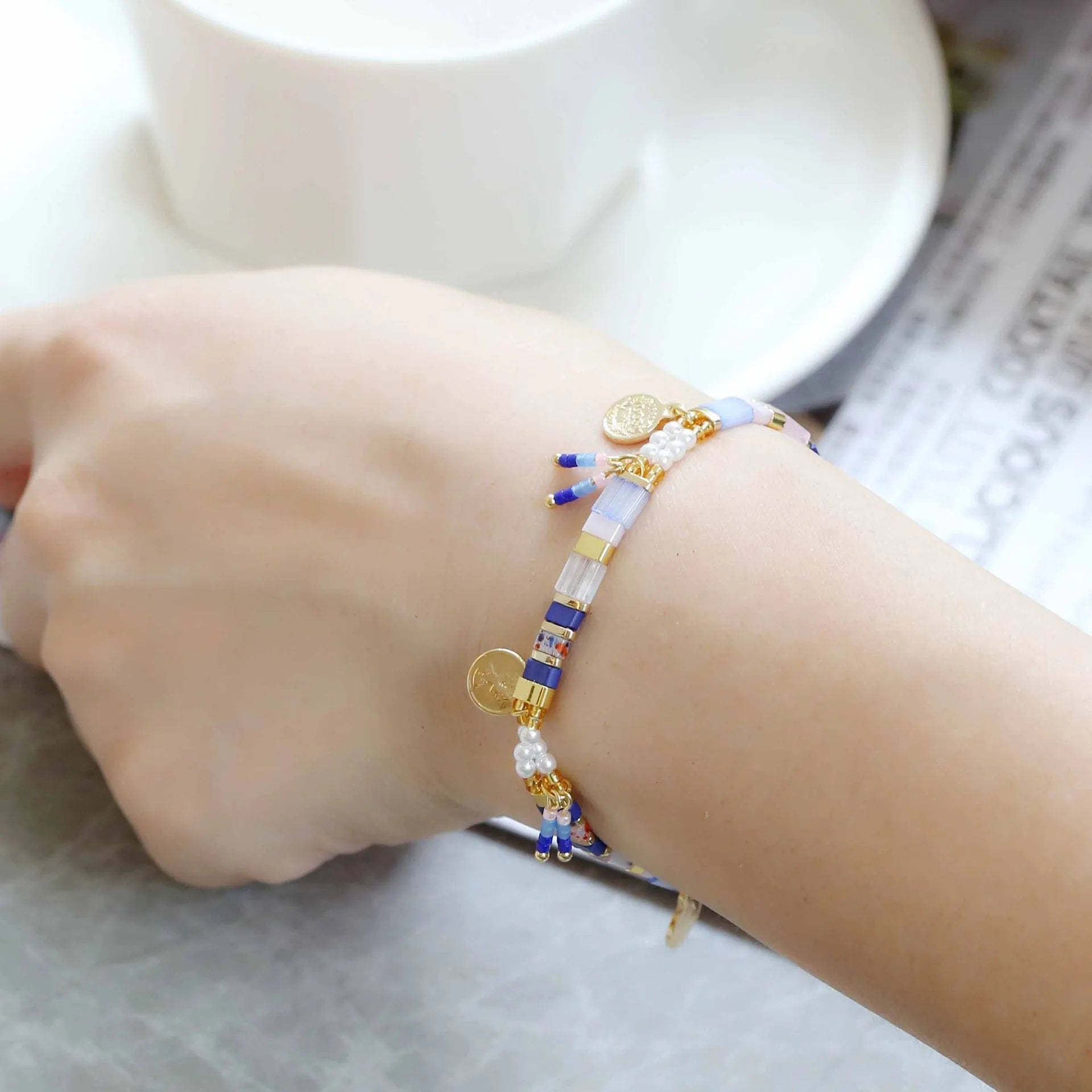 Women's handmade imitation pearl beaded bracelet in European/American style with glass coloured beads