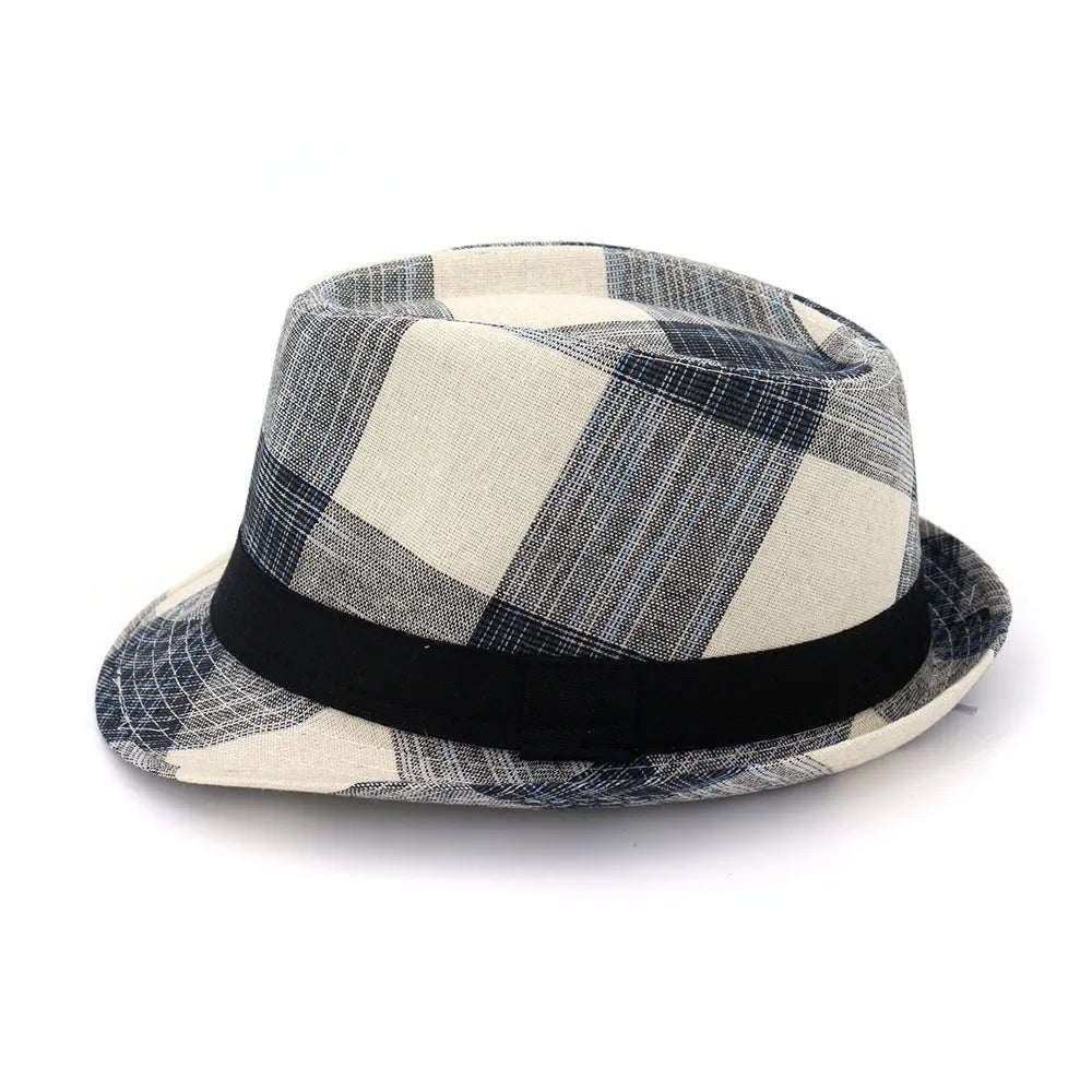 Polyester sun hat with bell-shaped crown in black colour, showing 4.5cm brim and casual style