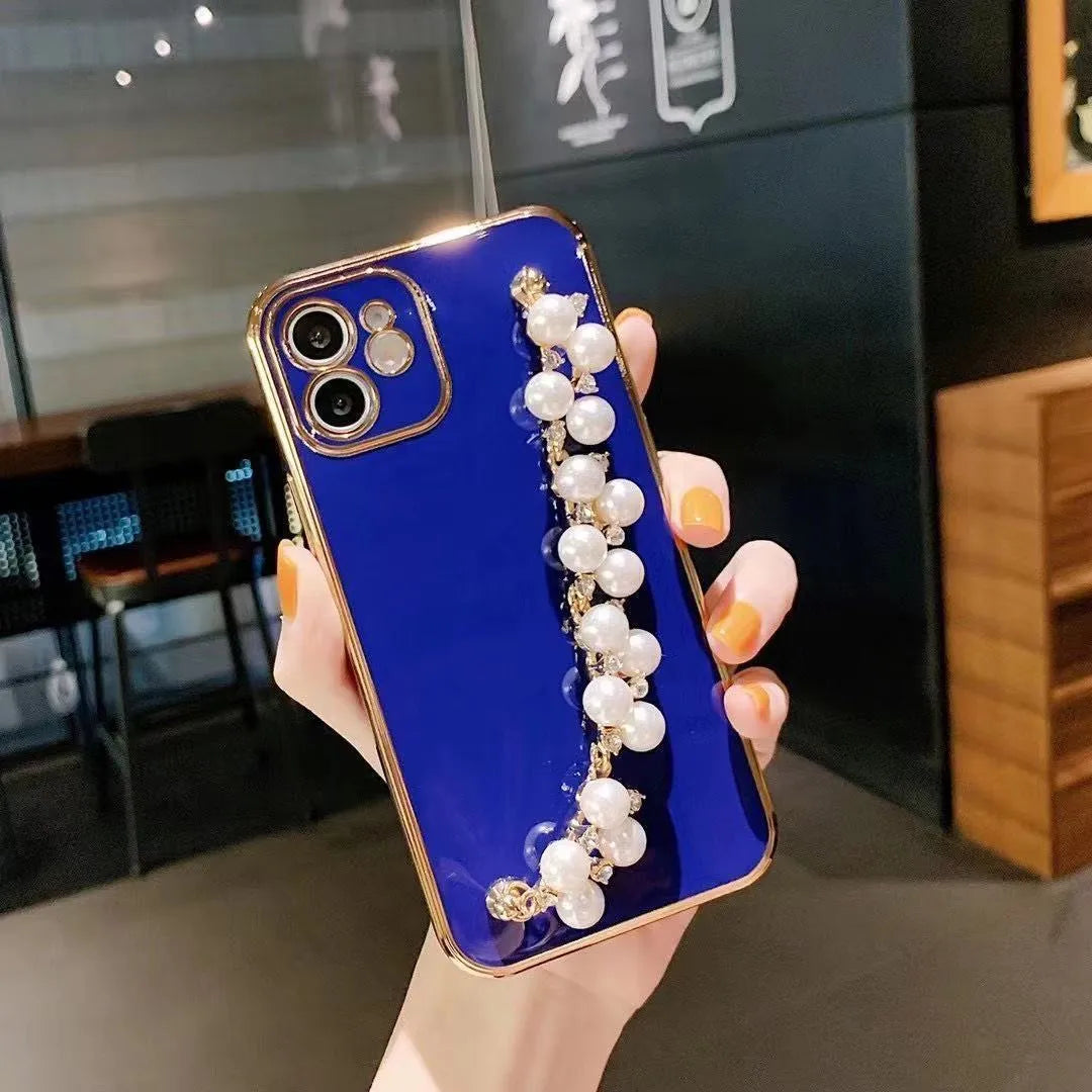 Electroplated pearl bracelet silicone phone case for Apple 15, all-inclusive cover with chain detail, black shell