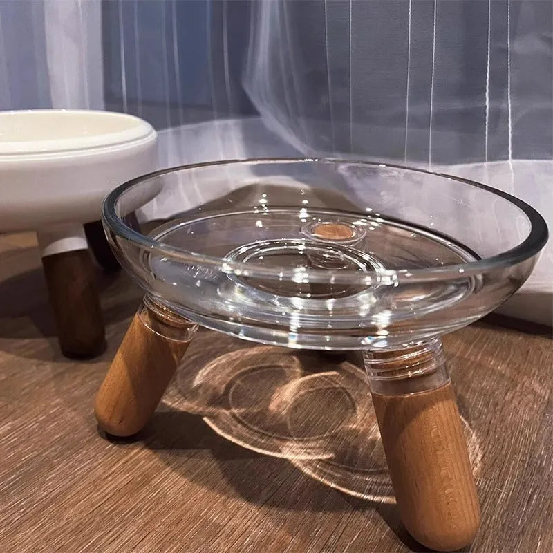 Pet bowl stand with glass bowl on light-coloured plastic shelf for cervical protection suitable for cats and dogs