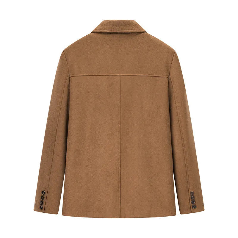 Men's casual suit coat in army green with long sleeves and front pockets, regular fit from front view
