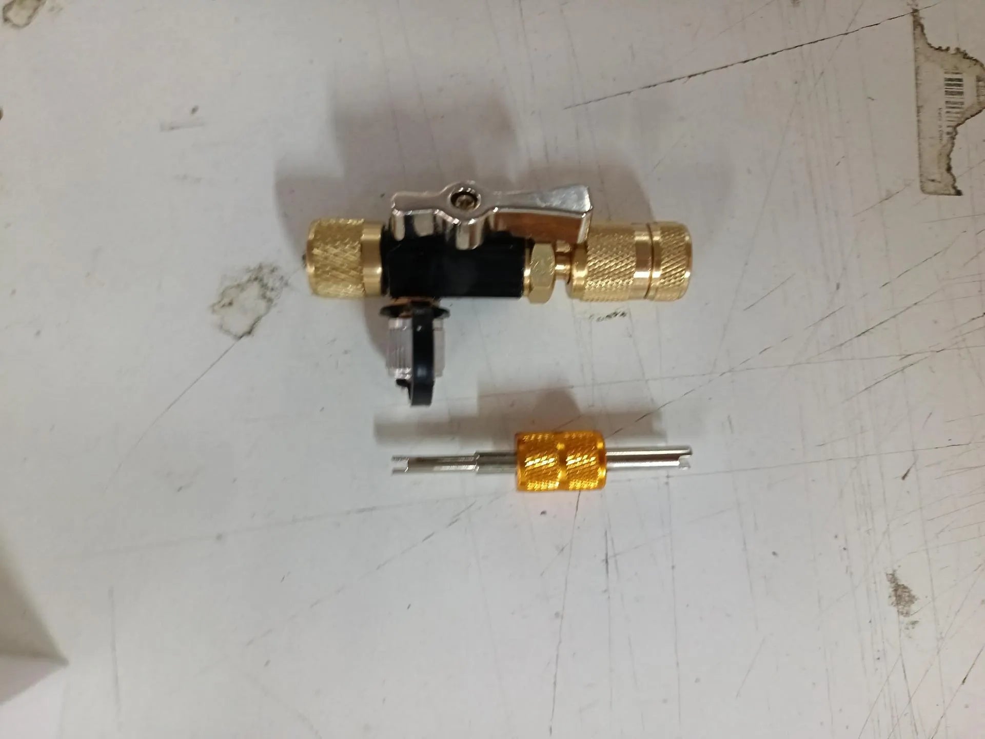 Metal valve core disassembly tool set with valve removers and wrench for tyre maintenance