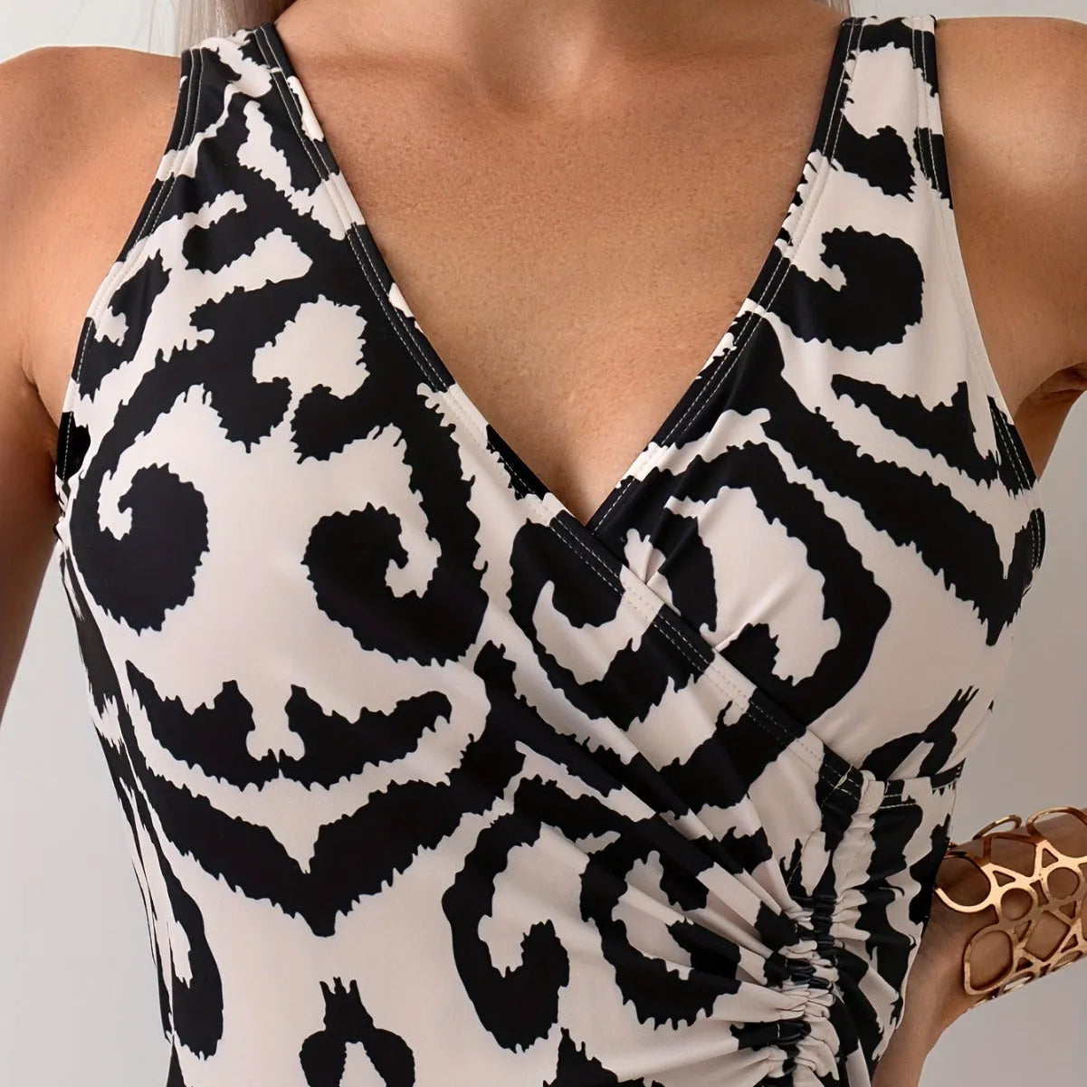 Backless pure colour mesh stitching one-piece women's swimsuit in picture colour