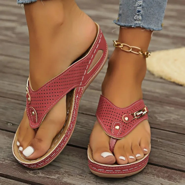 Women's retro beige flip flops with herringbone strap on a white background.