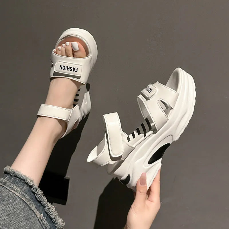 Small Muffin platform sports beach shoes with Velcro fastening, PU upper, round toe, available in creamy-white and black