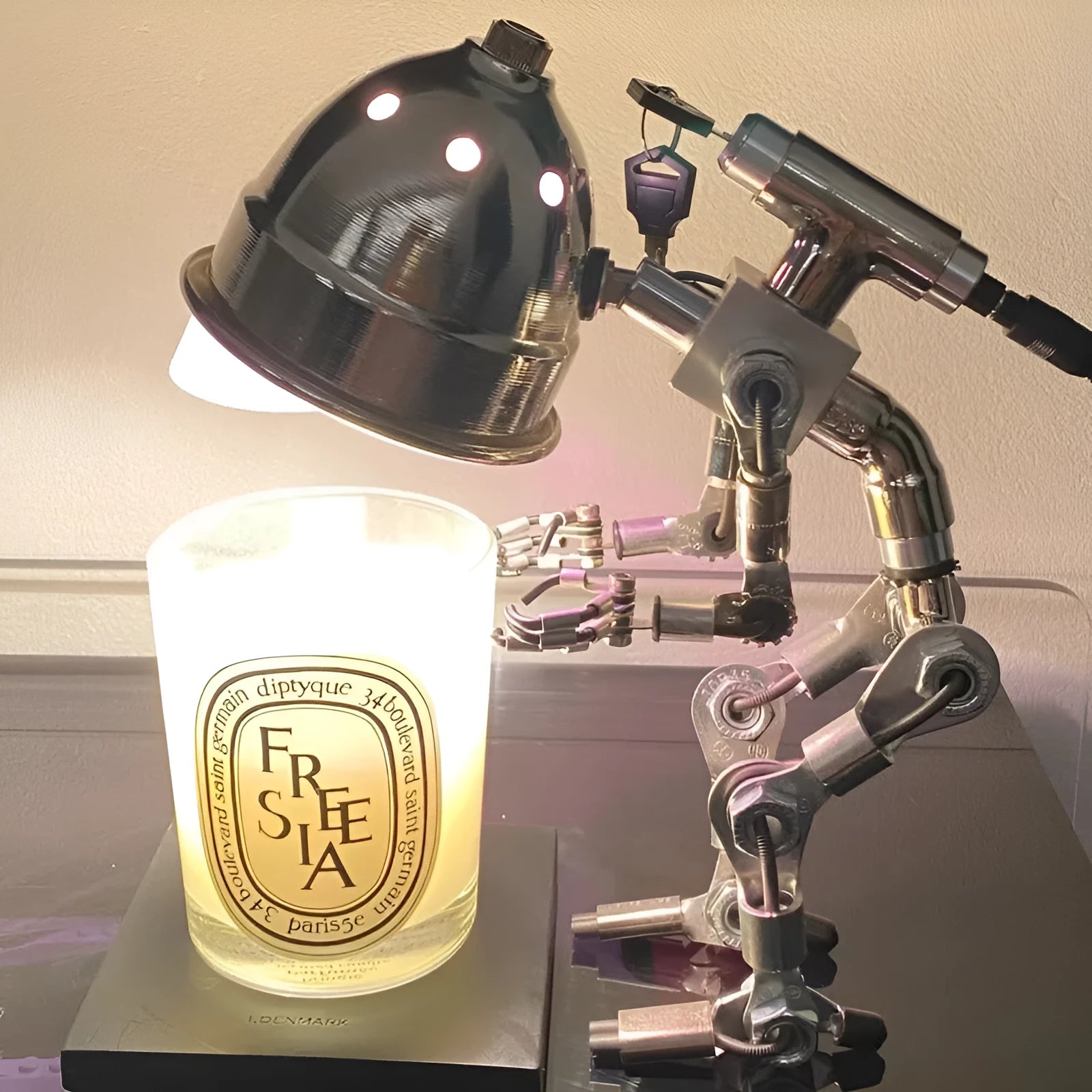 Robot-shaped study atmosphere light in silver or copper finish, 22cm or 29cm size