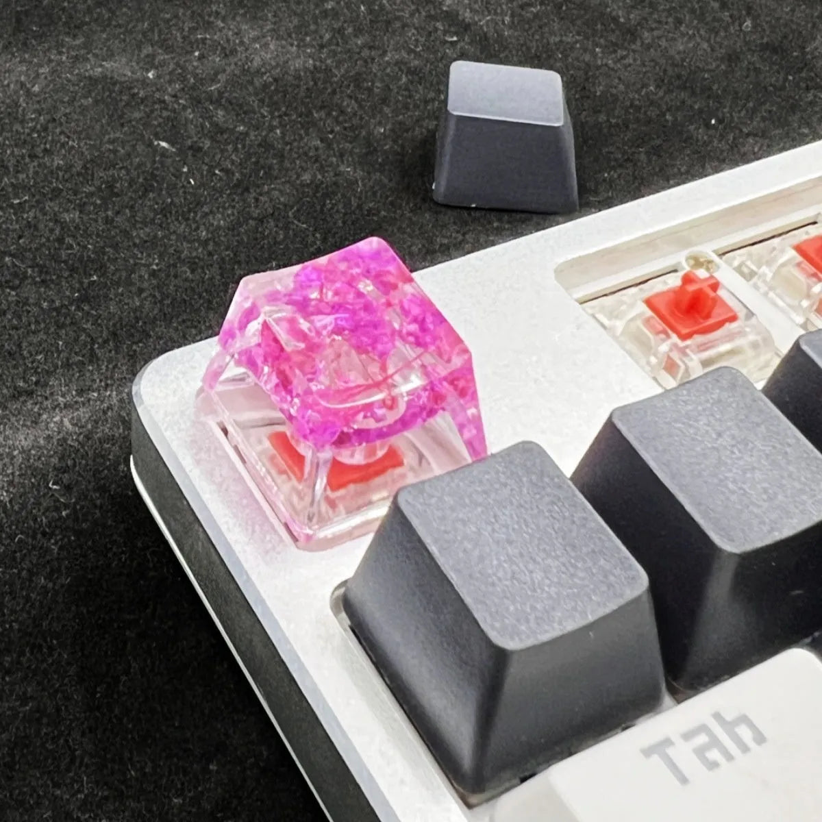 High transparency resin keycap with starry sky design for mechanical keyboards in four colours.