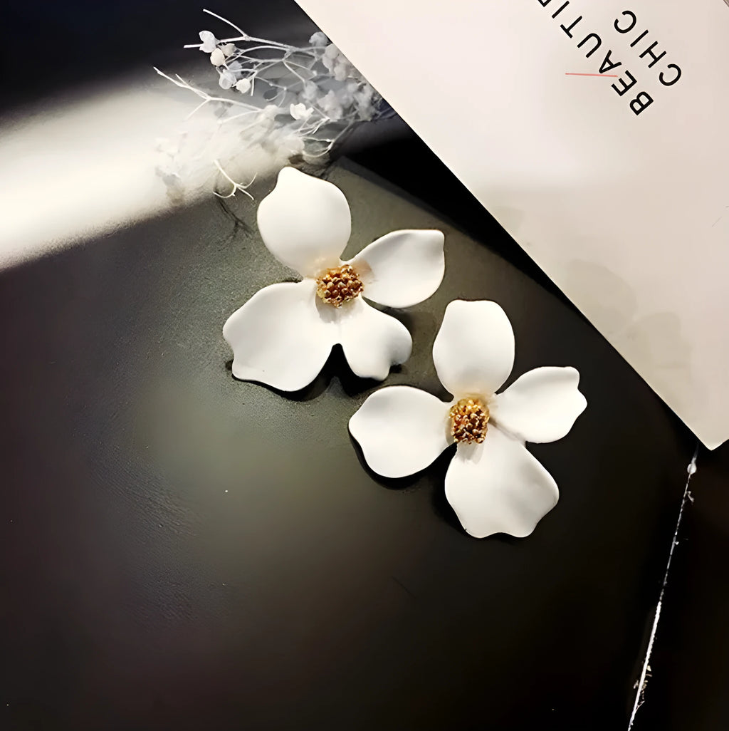 Women's flower stud earrings in alloy with white or pink electroplated finish