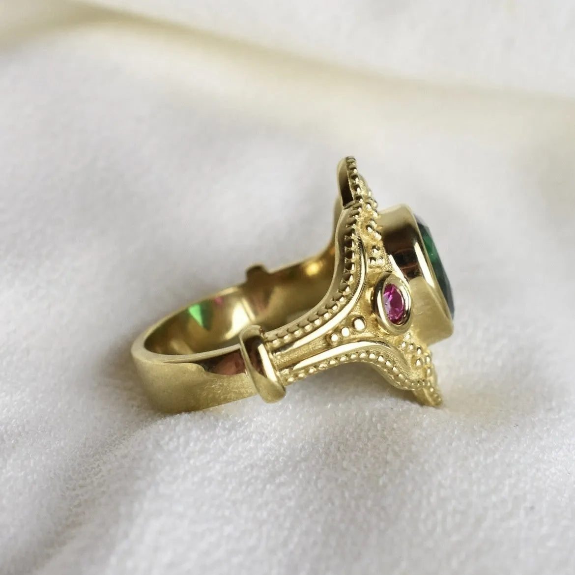 Women's gold-plated geometric ring with ins style design in golden lvzuan colour
