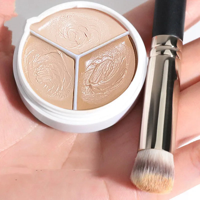 Three-colour waterproof concealer palette in ivory shade with optional brush for face application