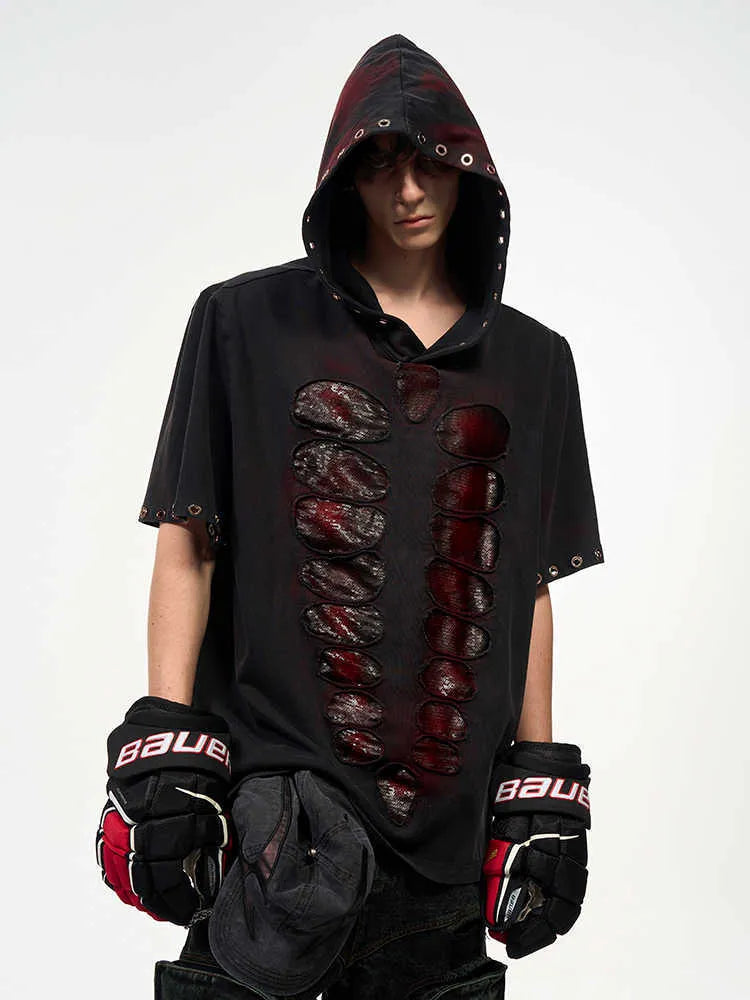 Black men's hooded T-shirt with short sleeves and sequin decoration.