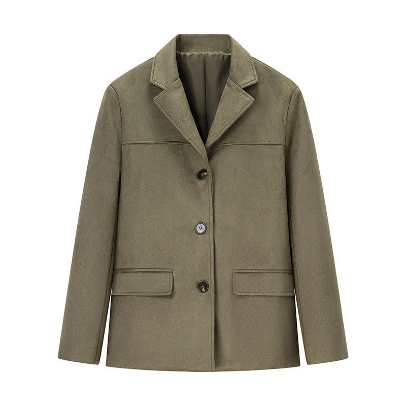 Men's casual suit coat in army green with long sleeves and front pockets, regular fit from front view