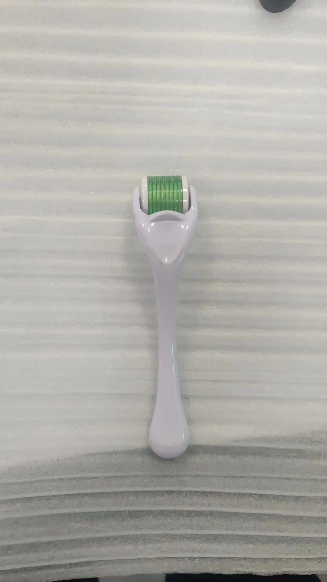 540 micro needle roller derma pen with coloured handle and wheel, shown with 0.2mm, 0.25mm, 0.3mm size options.