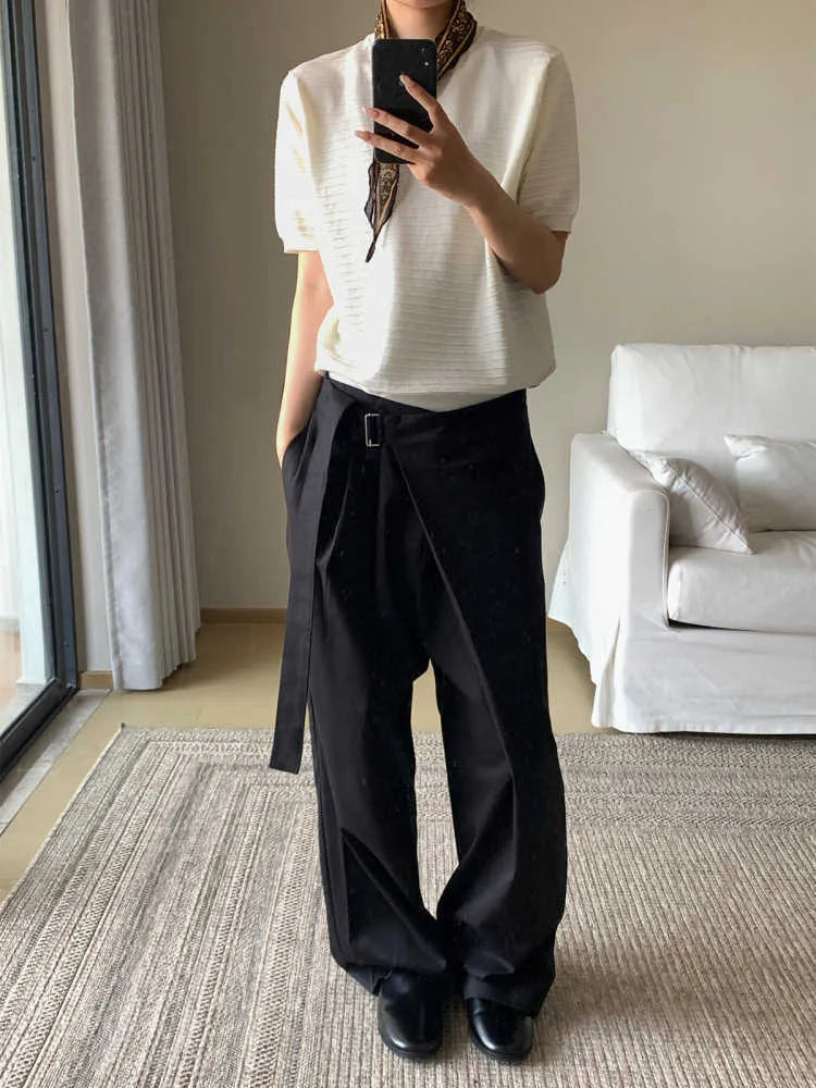 Black straight-leg trousers with single pleated cut and adjustable waist
