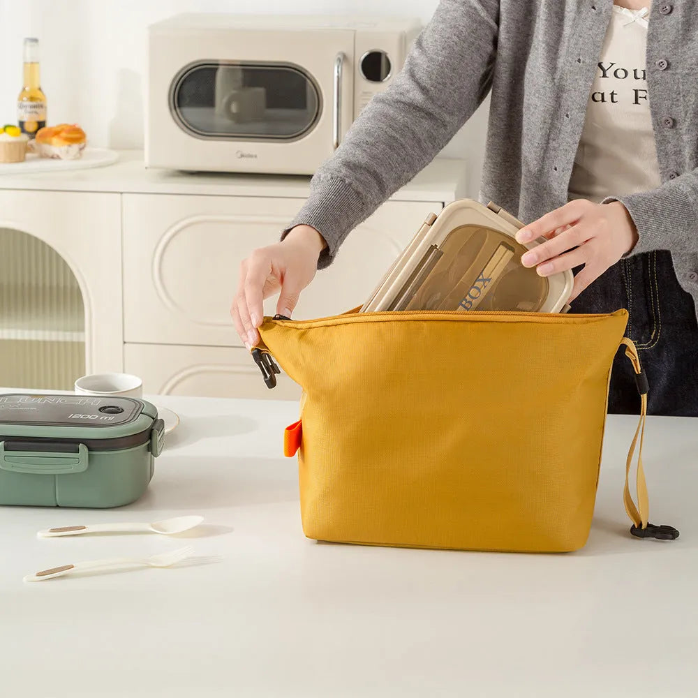 Japanese-style insulated lunch bag in waterproof Oxford cloth showing Army Green colour option