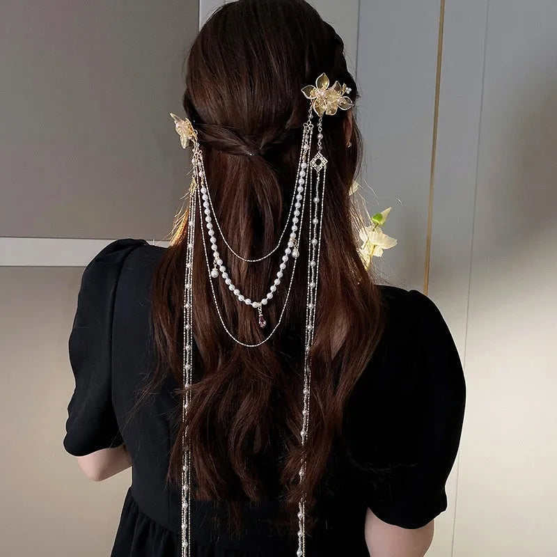 Gold-coloured women's hairpin with pearl diamond flower decoration and tassel detail