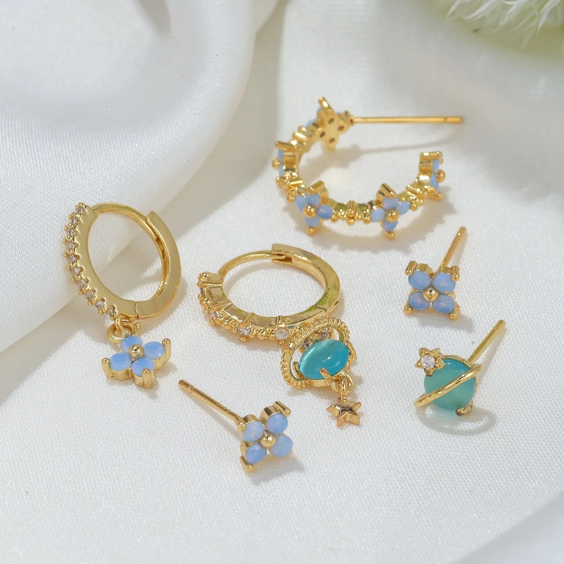 Japanese Korean style sweet girl flower earrings with blue protein flower nail and zircon detailing