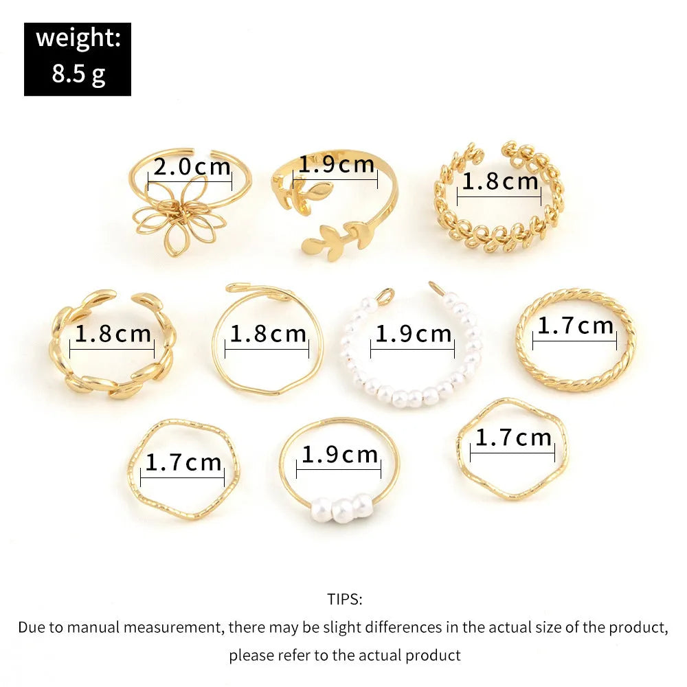 Openwork floral ring in glossy gold electroplated alloy metal