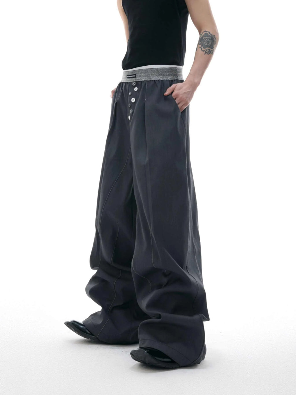 Drooping straight suit pants with button open line design and high waist in black colour