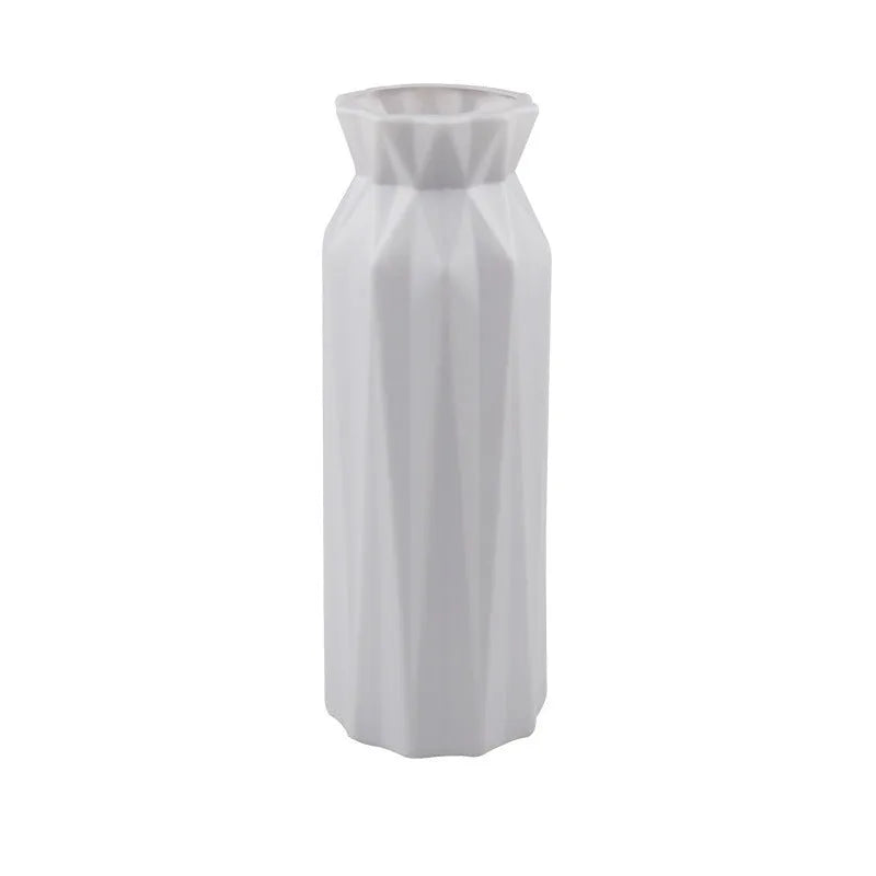 Drop-resistant melamine plastic vase in green colour with 7.2cm base diameter