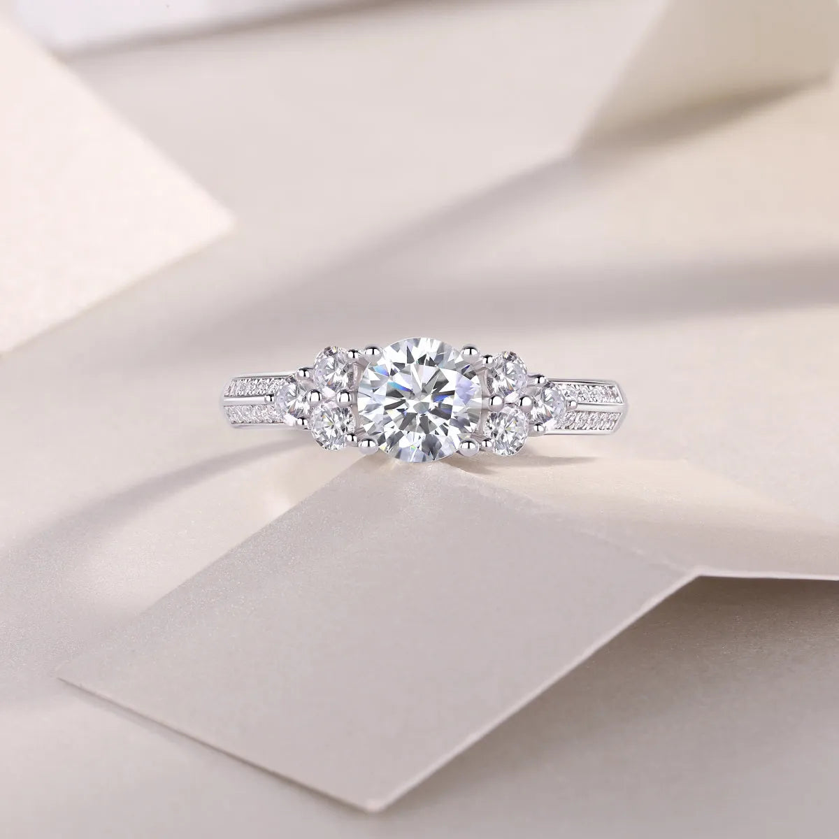 Coral Dream 1-carat moissanite wedding ring set in platinum-plated S925 silver on gift box