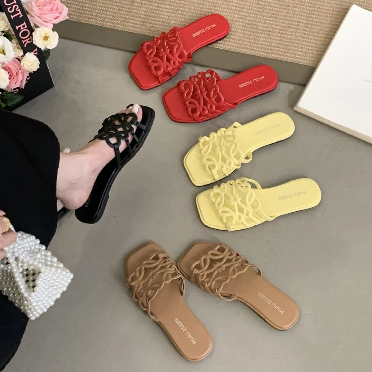Summer Roman style hollow-out slippers for women, flat beach sandals in solid colours, viscose upper, microfiber lining