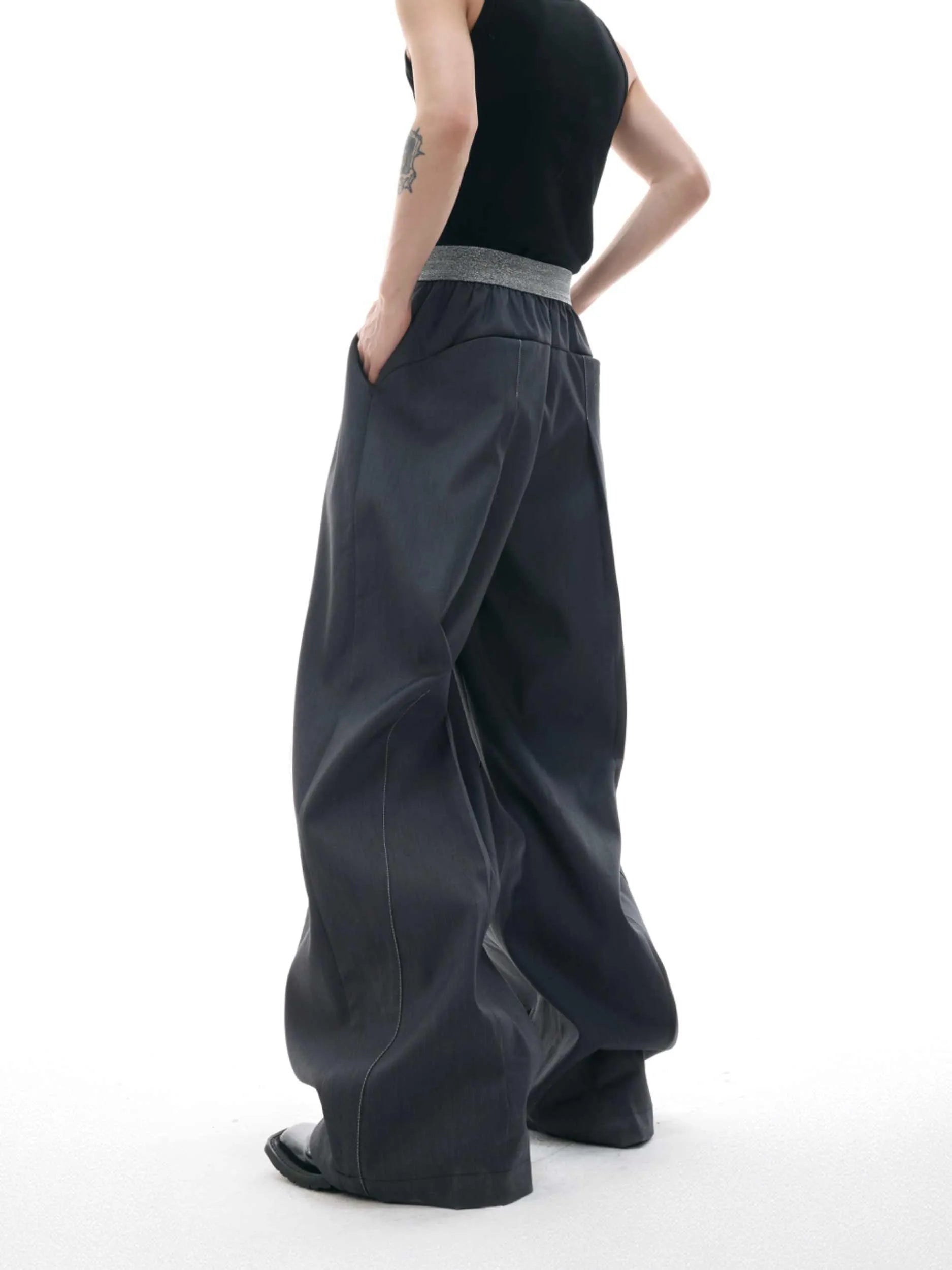 Drooping straight suit pants with button open line design and high waist in black colour