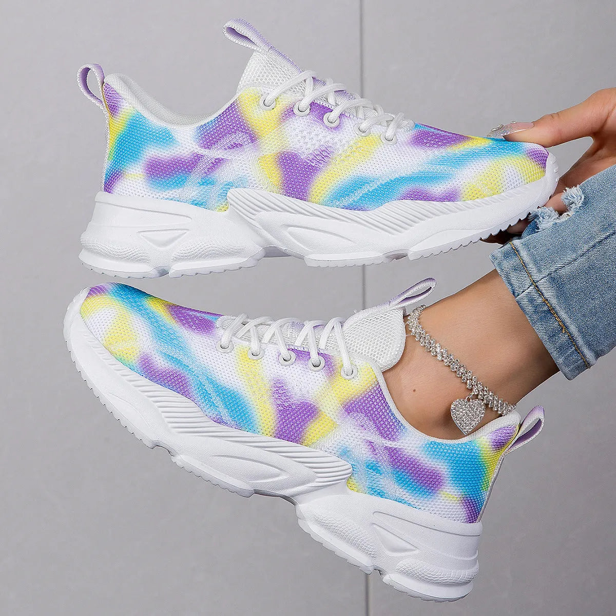 Casual flower sneakers in white blue with breathable Flyknit upper and flat MD sole
