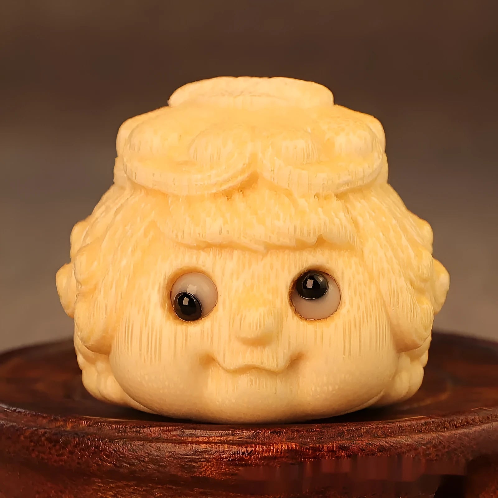 Solid bamboo carving Golden Toad Princess ornament with cute style design for household decoration