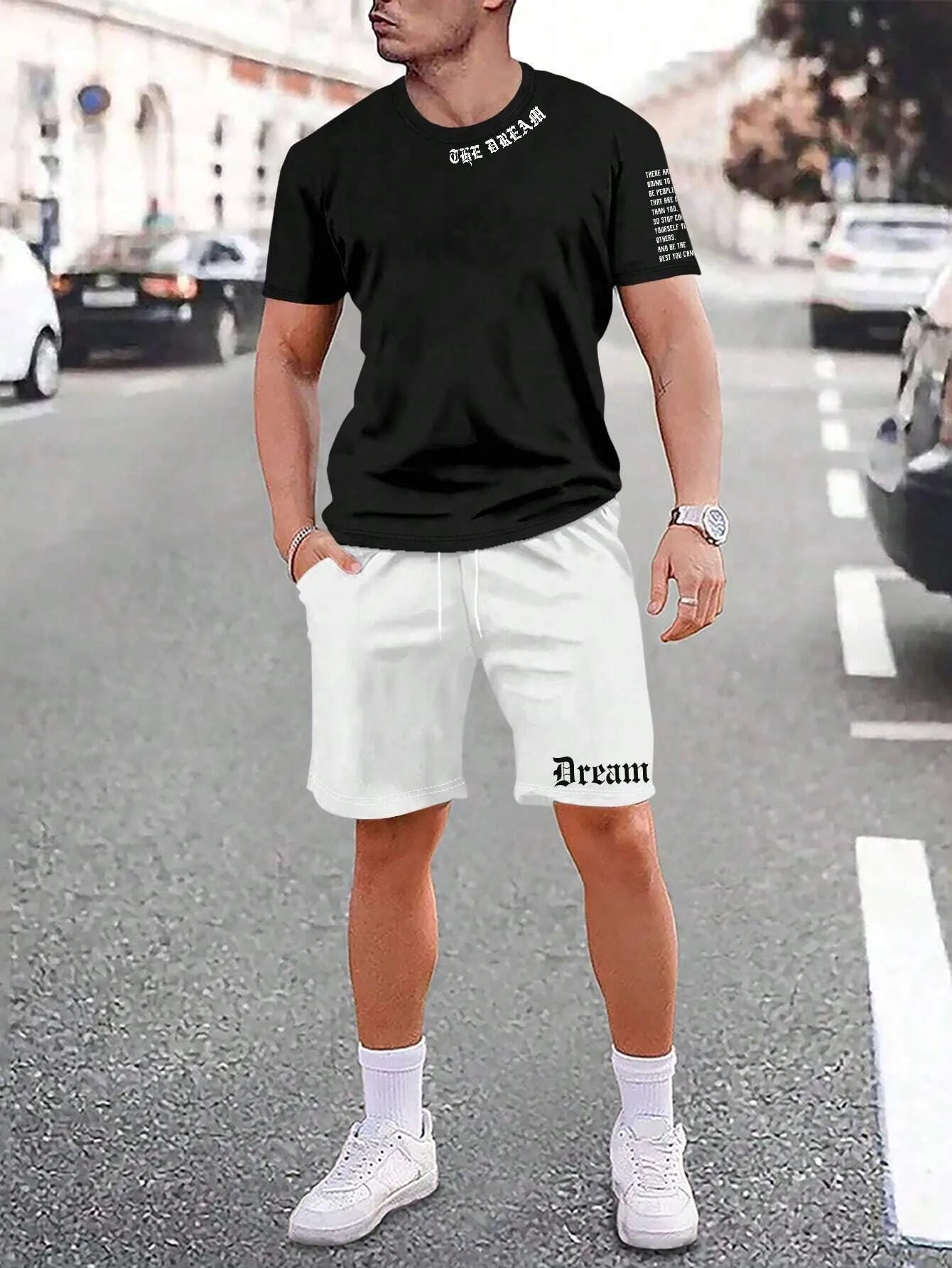 Sports style short-sleeved top and shorts suit in a quick-drying fabric on a mannequin.