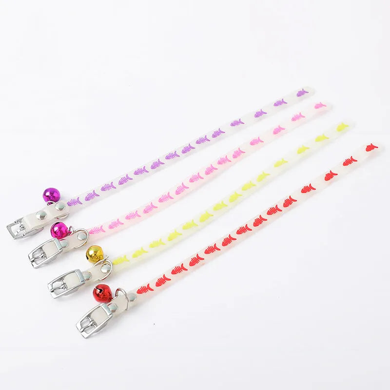 Adjustable luminous cat collar with silicone strap and metal bell in decorative pattern