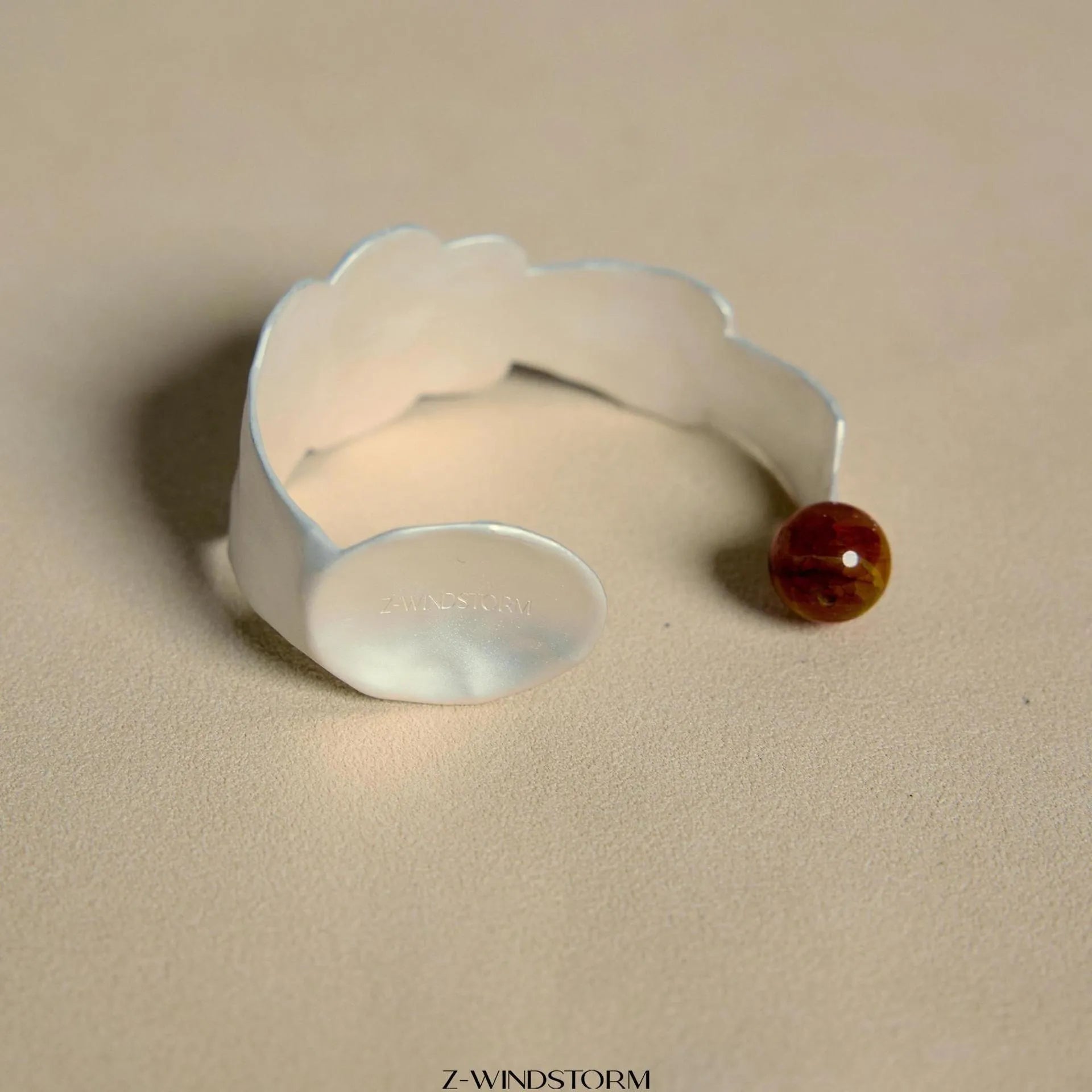 Small round spoon stewed pork ring and bracelet matching jewellery set with diamond-shaped charm