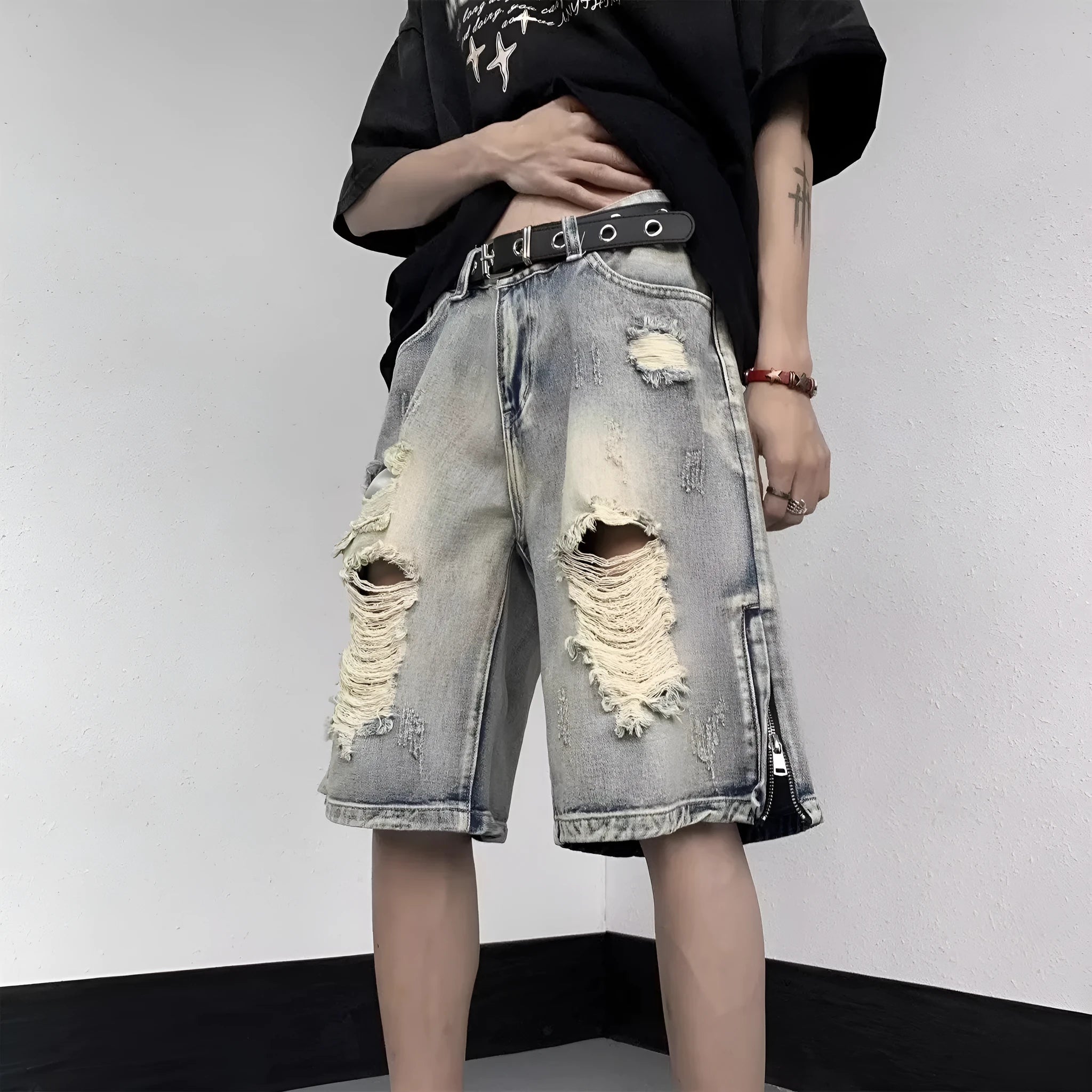 Blue retro denim shorts with wide-leg loose cut and tattered detailing, fifth pants length