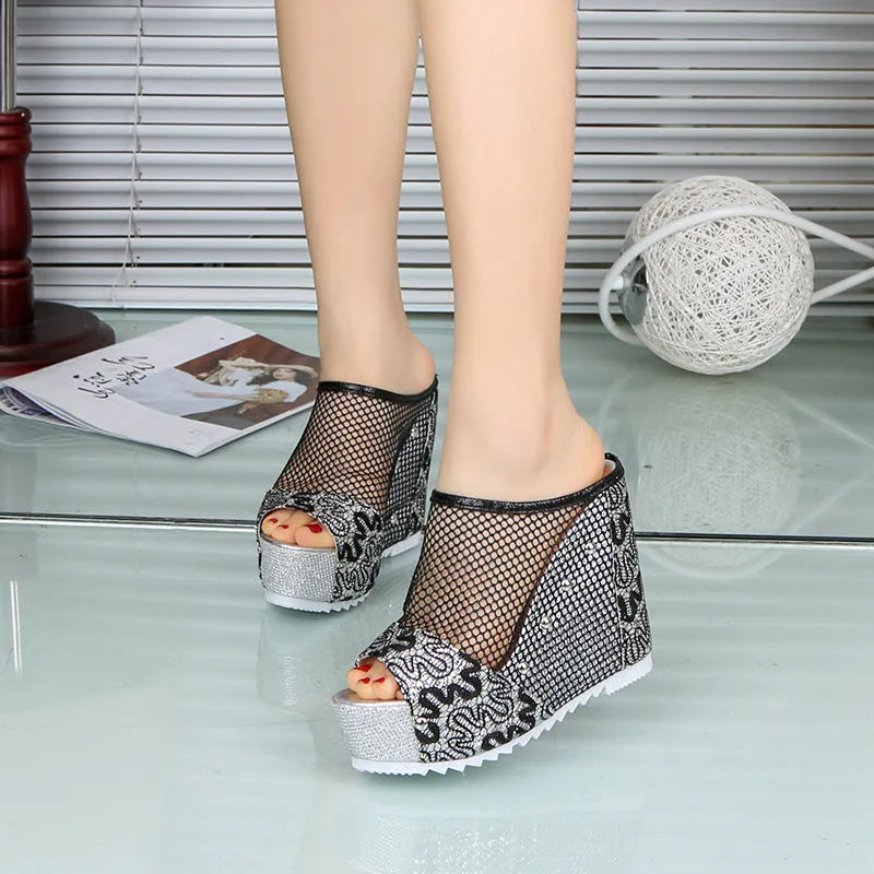 Korean chunky heel flip-flops with hollowed-out detail and mesh upper in gold.