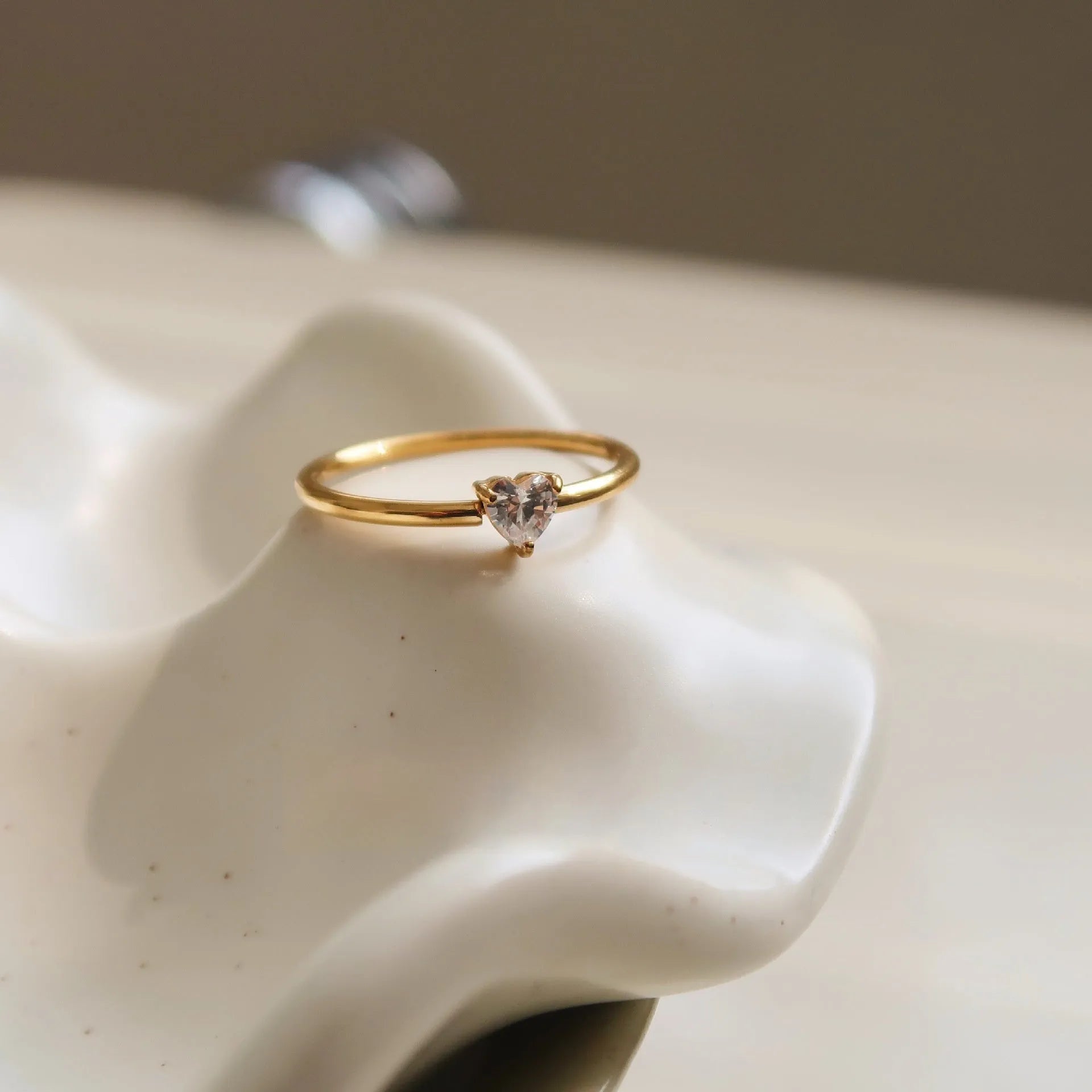 Golden stainless steel women's ring with love heart or oval centrepiece in sizes no.5 to no.8