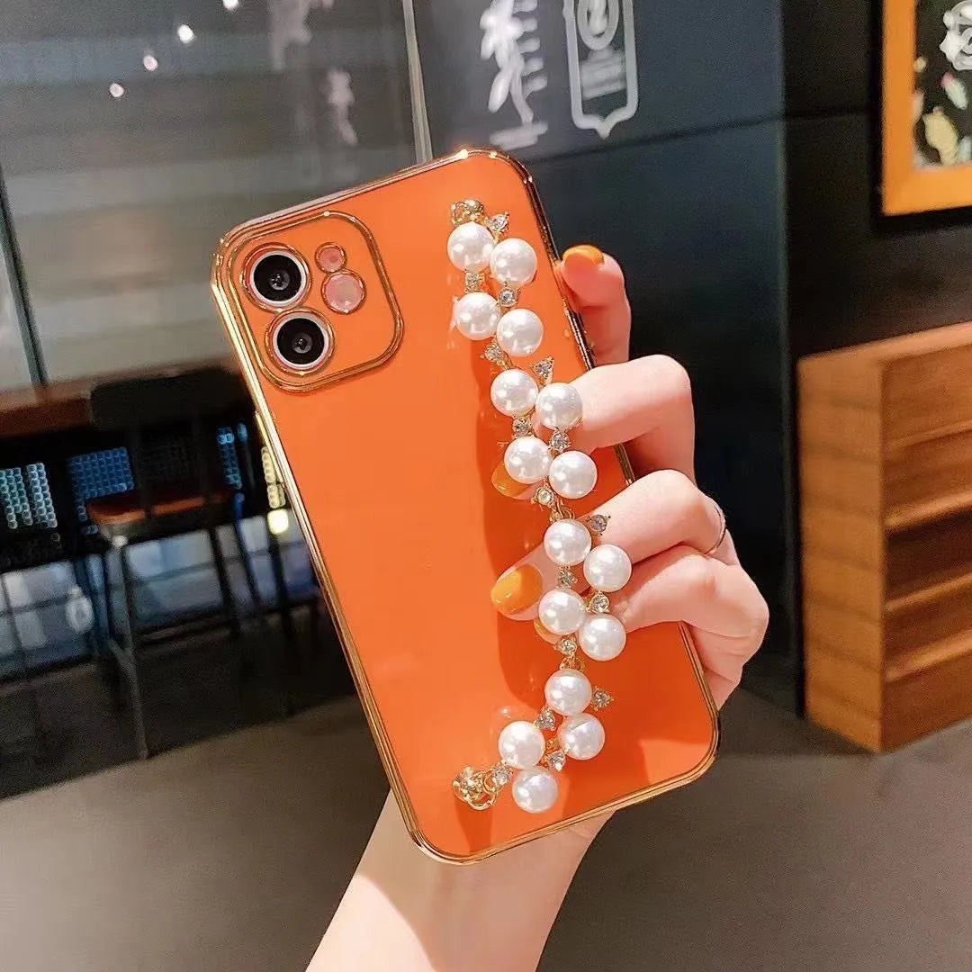 Electroplated pearl bracelet silicone phone case for Apple 15, all-inclusive cover with chain detail, black shell