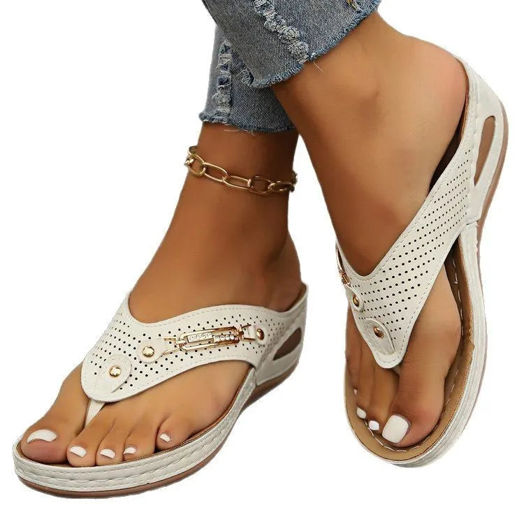 Women's retro beige flip flops with herringbone strap on a white background.