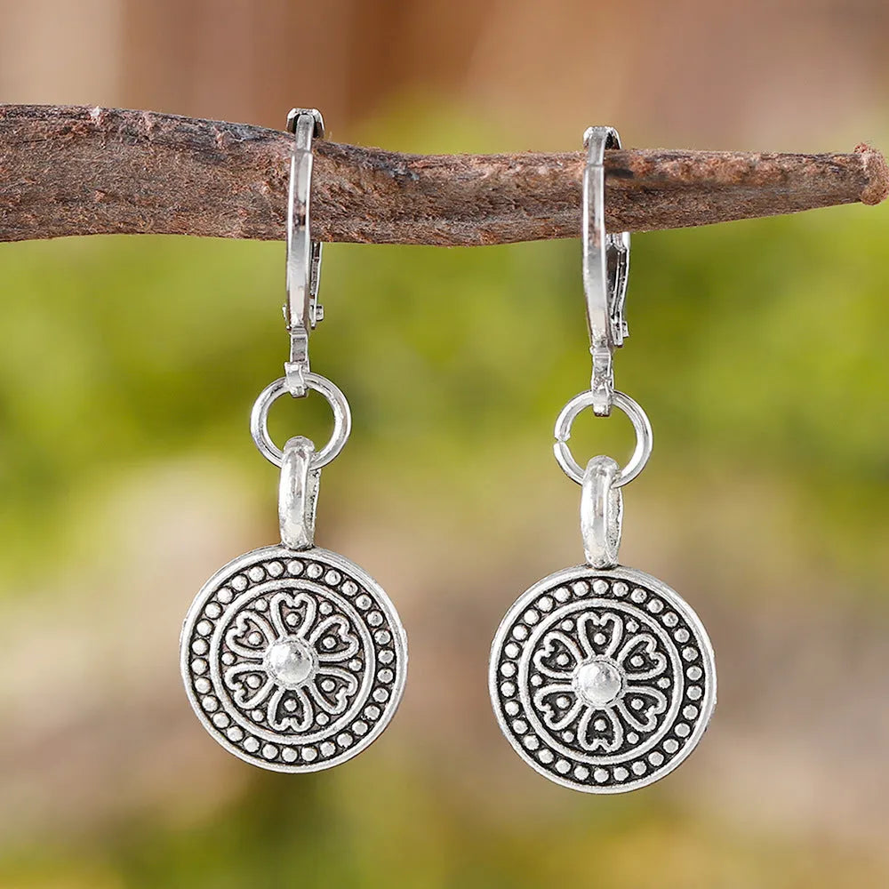 A pair of bohemian retro style earrings with a distressed geometric round print, made from electroplated zinc alloy.