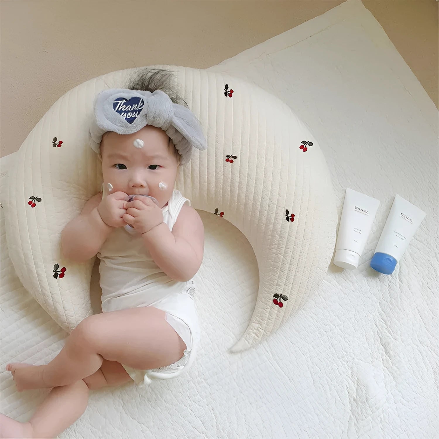 Anti-mite pure cotton nursing U-shape pillow in bear colour, 56cm x 65cm, for baby feeding and sleeping support