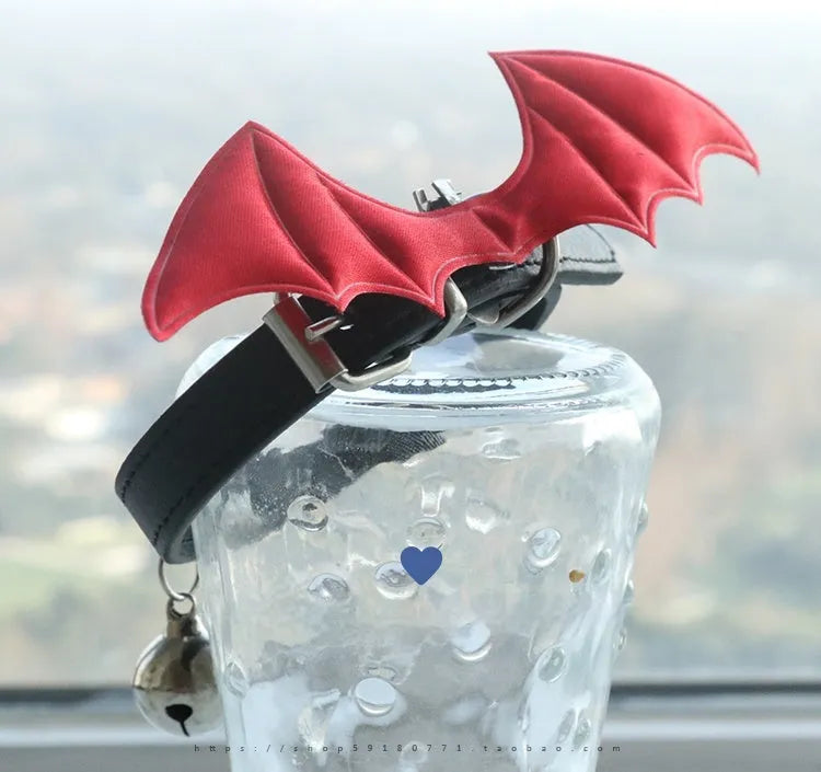 Little devil wings bell leather collar for pets in patent leather satin material with decorative wings