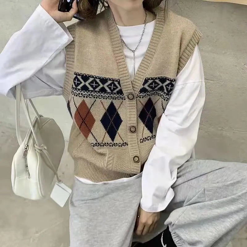 Diamond plaid pattern sleeveless cardigan top in loose free size fit