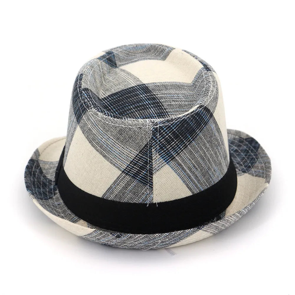 Polyester sun hat with bell-shaped crown in black colour, showing 4.5cm brim and casual style