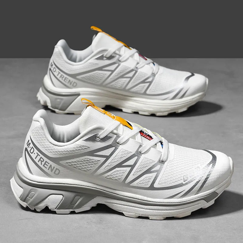 Low-top outdoor hiking shoes with lace-up closure and round toe in various colours
