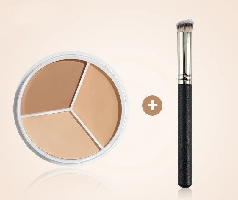 Three-colour waterproof concealer palette in ivory shade with optional brush for face application