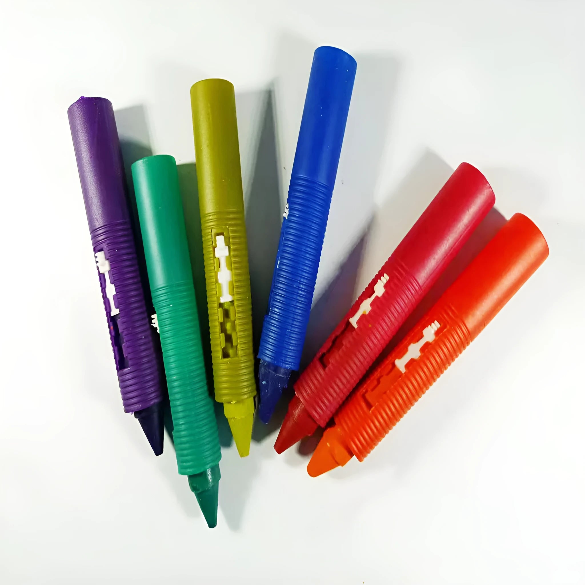 Children's washable bath crayons in six colours with push-type no-dirty-hands mechanism